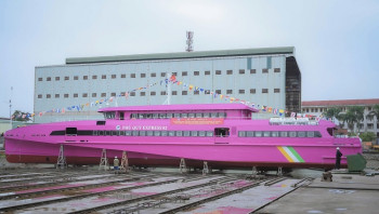 So Sánh Tàu 3 Thân Và 1 Thân: Loại Nào Êm Hơn Khi Đi Biển?